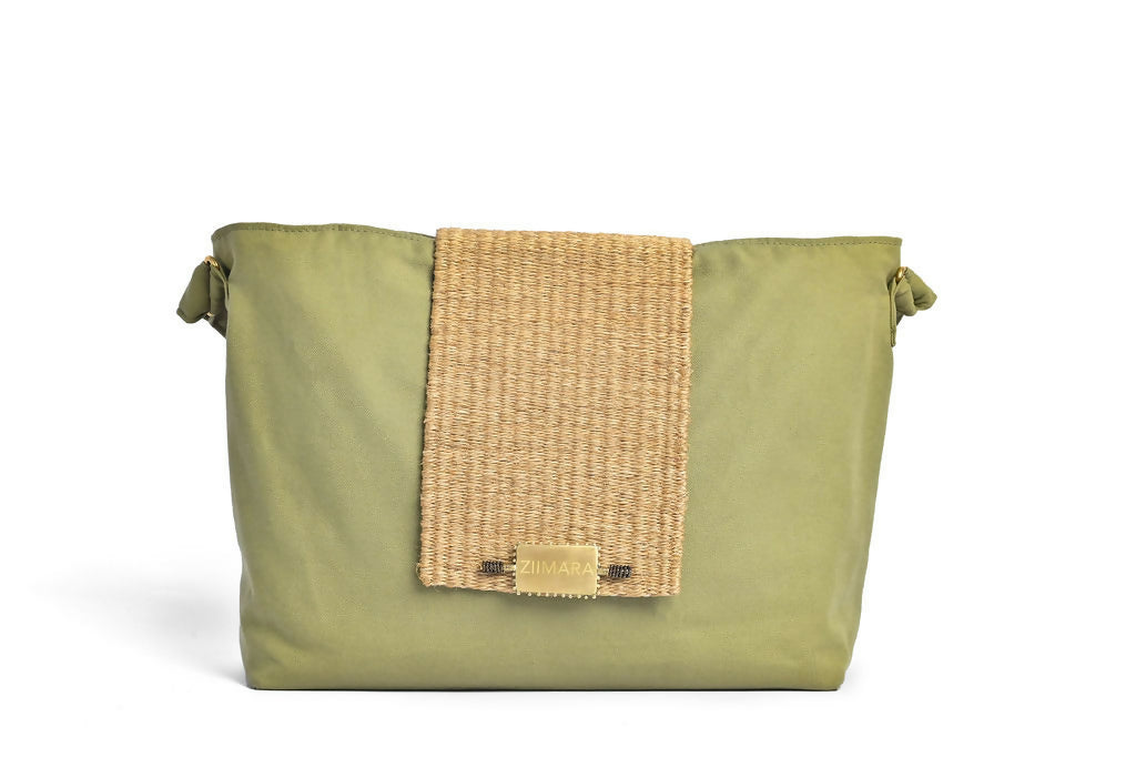 Front view of large green bag with sisal details.