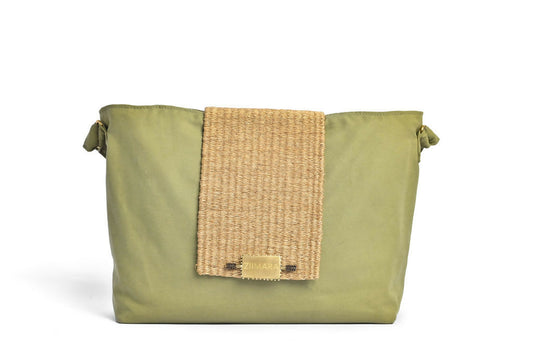 Front view of large green bag with sisal details.